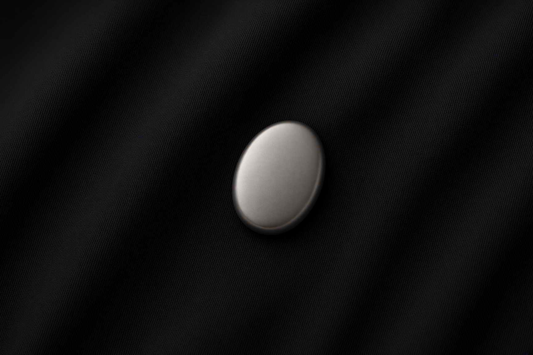 The Reel magnetic pebble clipped to a black shirt.